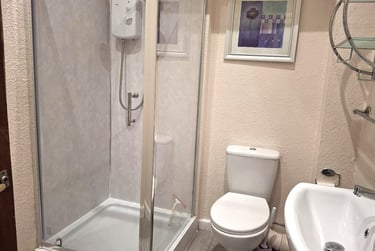 1 bed flat, Lisson Grove, Mutley, Plymouth, PL47DN - Image 5